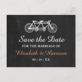 Tandemfiets op schoolbord Bruiloft Bewaar de datum Aankondigingskaart (Voorkant)