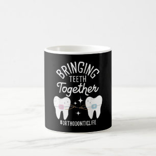 Tanden bij elkaar brengen - orthodontist  koffiemok