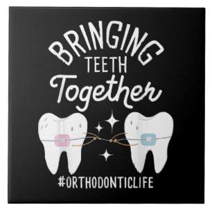 Tanden bij elkaar brengen - orthodontist  tegeltje