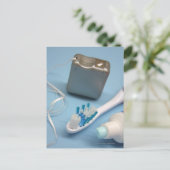 Tandenborstel, tandpasta en floss. briefkaart (Staand voorkant)