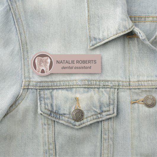 Tandheelkundige assistent Blush Roos Gouden Tand T Naamplaatje (In situ)