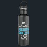 Tandheelkundige tandheelkundige tandarts waterfles<br><div class="desc">Dentist design with tooth and saying: I'm Silently Judging Your Teeth. Ideal gift for a dental surgeon,  dental hygienist,  dental technician,  and stomatologist who works in the dental office.</div>