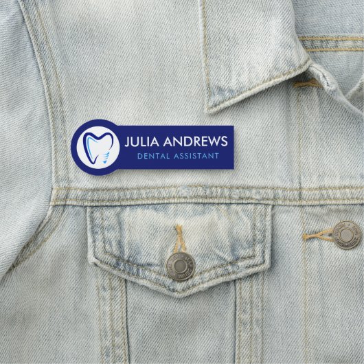 Tandomtrek witte blauwe tandarts tandheelkundige k naamplaatje (In situ)