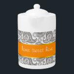 Tangerine Black Paisley Theepot<br><div class="desc">Tangerine oranje accenten op deze zwarte en witte paisley - We hebben alle afbeeldingen die in dit ontwerp kunnen worden gebruikt, aanpasbaar gemaakt - U kunt met hen aan uw harteninhoud spelen - Klik op de oranje knop 'Deze' aanpassen en markeer het afbeelding dat u wilt verwijderen, wijzigen of roteren....</div>