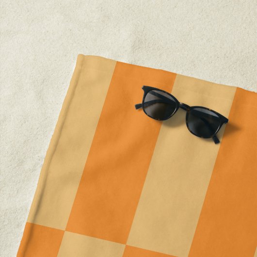 Tangerine en Wheatberry Gestreepte Patroon Ontwerp Strandlaken (In situ)