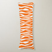 Tangerine Zebra Print Lichaamskussen (Voorkant Verticaal)
