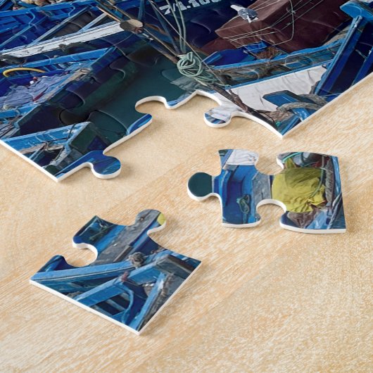 Tangled Blue Dreams – Fishing Boats of Essaouira Legpuzzel (Zijkant)