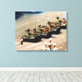 Tank Man verpakt Canvas Afdruk (Insitu (Houten vloer))