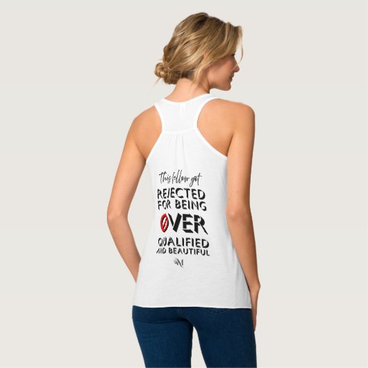Tanktop: Over Gekwalificeerd (wit) Tanktop (Volledige Achterkant)