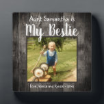 Tante Bestie Desk Foto Fotoplaat<br><div class="desc">Fun rustic wood photodesk plaque. Al tekst is klantgericht en de foto kan gemakkelijk worden veranderd. Mijn tante is mijn Bestie met nichtje of neefje naamoptie onderaan de plaque. Een unieke gave voor die speciale persoon in je leven.</div>