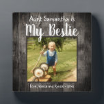 Tante Bestie Desk Foto Fotoplaat<br><div class="desc">Fun rustic wood photodesk plaque. Al tekst is klantgericht en de foto kan gemakkelijk worden veranderd. Mijn tante is mijn Bestie met nichtje of neefje naamoptie onderaan de plaque. Een unieke gave voor die speciale persoon in je leven.</div>