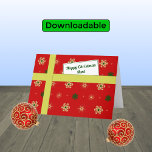Tante moderne rode kerstcel feestdagen kaart<br><div class="desc">Persoonlijke kerstgroeten voor je tante. De kaart heeft het uiterlijk van een perceel met een kleurrijk patroon van gestileerde sneeuwvlokken in gouden en groene kleuren op een rode achtergrond. Het pakket is verbonden met een gouden 'lint' en heeft een 'cadeaubon' met de boodschap 'Happy Kersttante'. In de tekst staat: "Ik...</div>