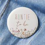 Tante om Wildflower Baby shower te zijn Ronde Button 5,7 Cm<br><div class="desc">Vier de verwachting van het worden van een tante met onze "Tante te zijn Wildflower Baby shower Button." Versierd met een charmant wildflower ontwerp, deze knop is een heerlijk accessoire dat liefde en opwinding uitstraalt. De levendige kleuren en delicate bloesems symboliseren de vreugde en schoonheid die een nieuw nichtje of...</div>