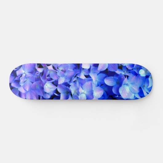 Tanzaniet hydrangeas, blauwe paarse magenta bloeme skateboard (Horizontaal)