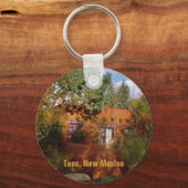 Taos Adobe Casita in het zonlicht van de ochtend Sleutelhanger (Voorkant)