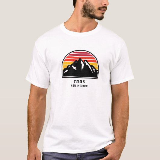 Taos New Mexico Retro Style Mountain Sunset Cool T-shirt (Voorkant)