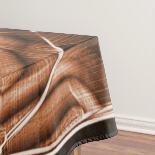 Tapecurves, bruine snede met reliëf en overlapping tafelkleed (Voorbeeld)