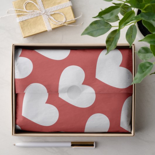 Tapepapier met rode en witte harten tissuepapier (Geschenk)