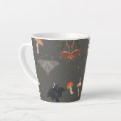 tapijtmot vlinderpatroon latte Mok (Linkerhoek)