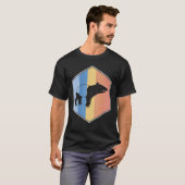 Tapir met retrokleuren in een hexagon t-shirt (Voorkant volledig)