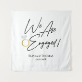 Tapiz We Are Engaged! Backdrop Wandkleed (Voorkant)