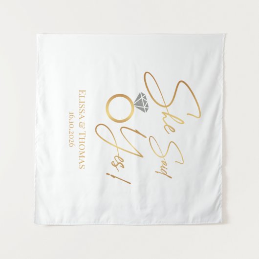 Tapiz Ze zei ja! Geëngageerde bruiloft Backdrop ba Wandkleed (Voorkant (horizontaal))