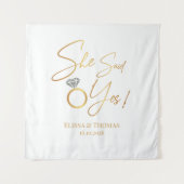 Tapiz Ze zei ja! Geëngageerde bruiloft Backdrop ba Wandkleed (Voorkant)