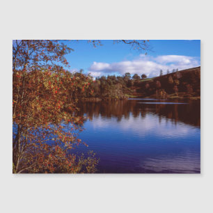 Tarn Hows op een herfst-dag Cumbria Enland