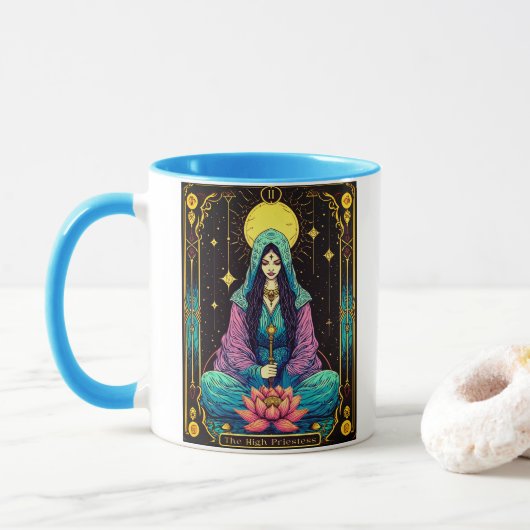 Taroillustratie, de Hogepriesteres Mok (Met donut)