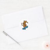 Tarsier als Skater met Skateboard Ronde Sticker (Envelop)