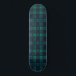 Tartan Clan Black Bekijk de blauwe groene cheque Persoonlijk Skateboard<br><div class="desc">Clan Black Watch tartan green black check skateboard. Maakt een geweldig cadeau of behandel jezelf. Pas het aan met je favoriete of nieuwe outfit. Je zou iedereen kunnen laten zien die jaloers is. TIP: Combineer deze handdoek met onze bijpassende canvas tas, yoga mat of papieren luiers om het ultieme Clan...</div>