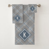 Tartan grijs blauw wit, monogram bad handdoek (Insitu)