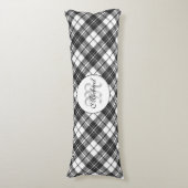 Tartan patroon Kerstmis zwart wit Monogram Lichaamskussen (Voorkant Verticaal)