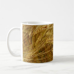 Tarweveld. Het is oogsttijd! Koffiemok