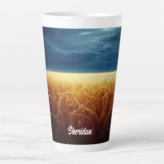 Tarweveld onder maanlicht latte mok (Voorkant)