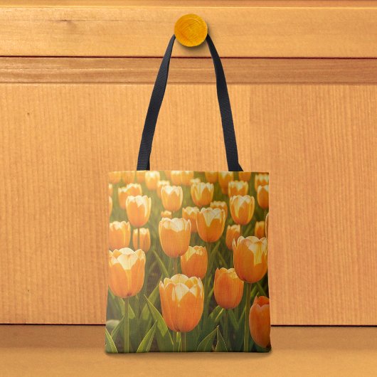 Tas met perzik tulpen