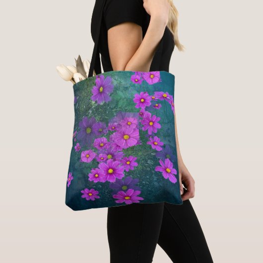 Tas met wilde bloemen Cosmos overal (Dichtbij)