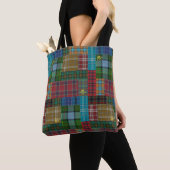 Tas van het kruisje in Torr Fionn Tartan Quilt (Dichtbij)