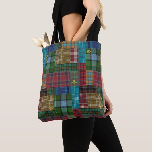Tas van het kruisje in Torr Fionn Tartan Quilt (Dichtbij)