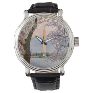 Tasbeurs met kersenbloesems bij het Washington Mon Horloge