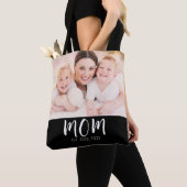 Tasje met zwarte foto en script 'Moeder opgericht' Tote Bag (Dichtbij)