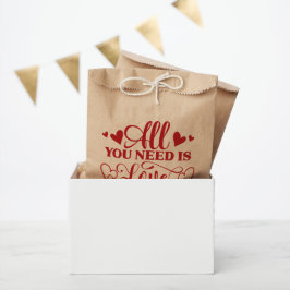 Tasjes met 'All You Need Is Love'-typografie als f Bedankzakje