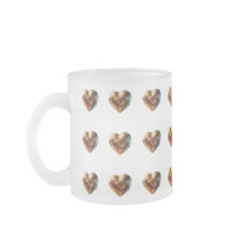 Tasse aus Mattglas mit goldenen Herzmotiven 