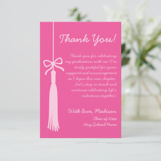 Tassel & Bow Roze Klasse van 2025 Afstuderen Bedankkaart (Staand voorkant)