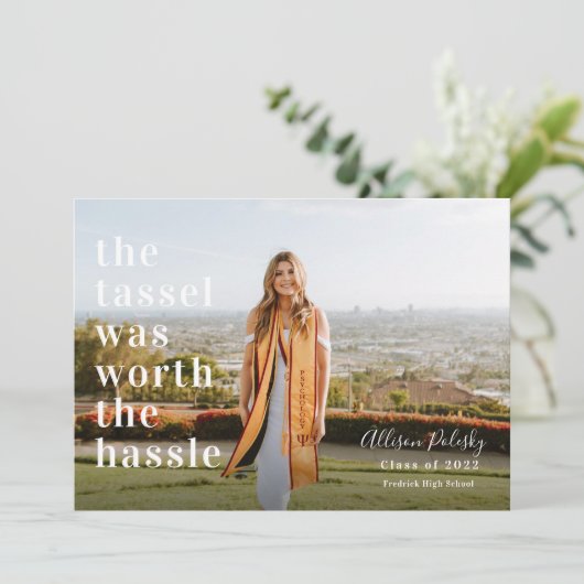 Tassel was de hele Afstuderen van Hassle Foto 2022 Aankondiging (Staand voorkant)