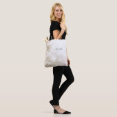 Tassen met ivoorwitte bloemen (Op model)