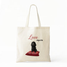 Tassen voor de liefde van een geadopteerde hond