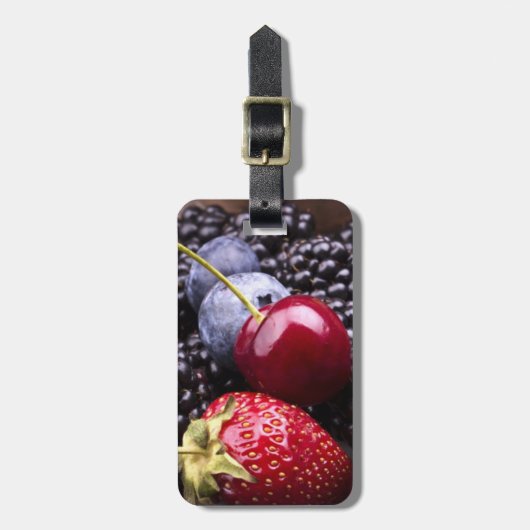 Tasty Summer Fruits on a Wooden Table Bagagelabel (Voorkant verticaal)
