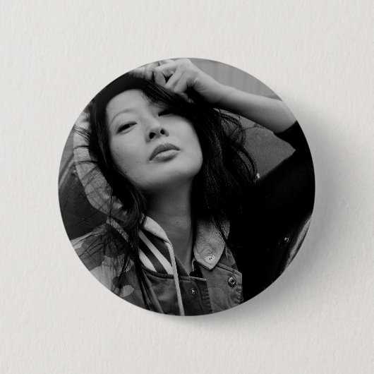 TATIANA ROHE BUTTON PIN (Voorkant)