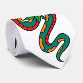 Tatoeagekunst met slang om een rode roos gewikkeld stropdas (Opgerold)